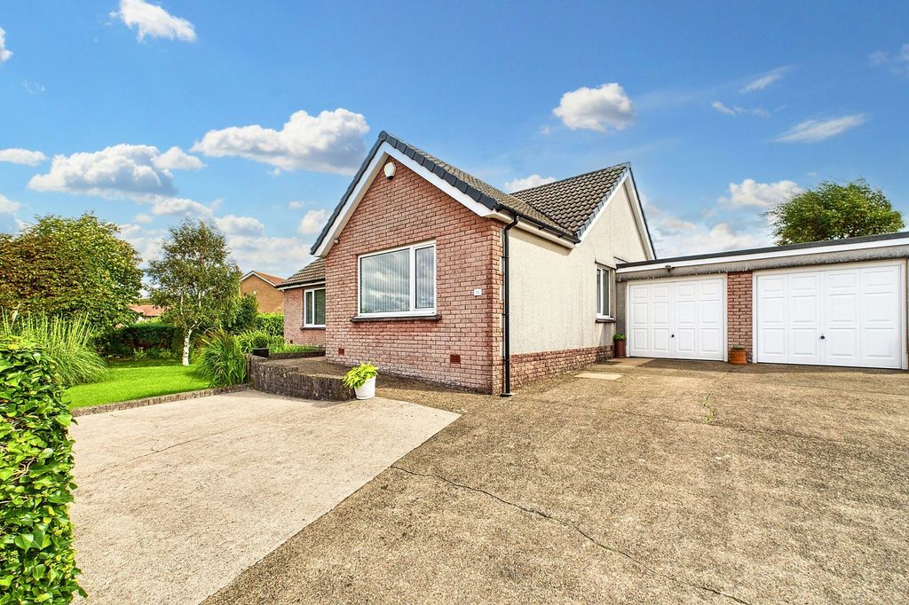 Property photo 2 of 32