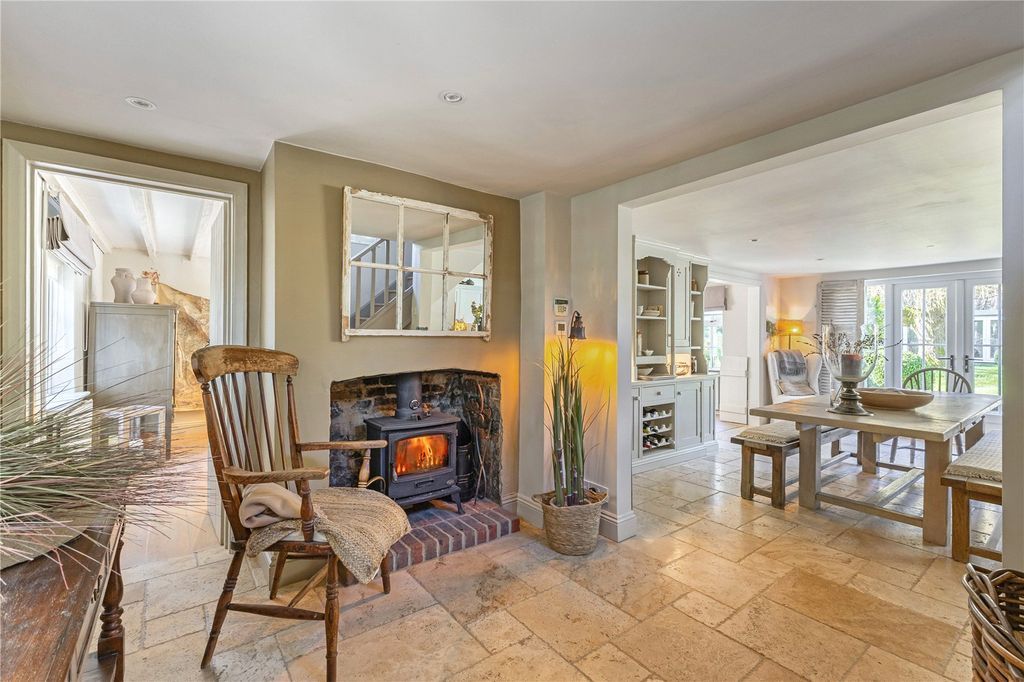 Property photo 2 of 24 Entrance Hall