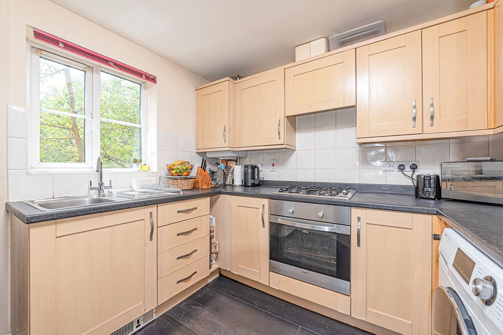 Property photo 2 of 16 8