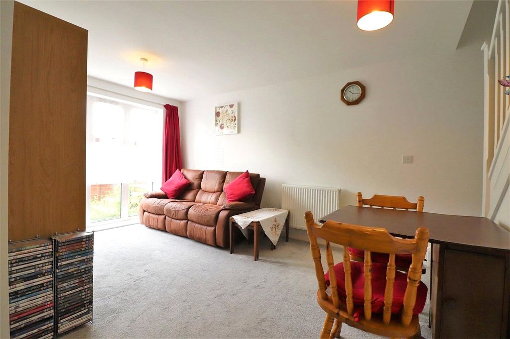 Property photo 3 of 12 Lounge