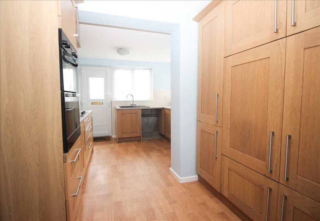 Property photo 3 of 12 Kitchen