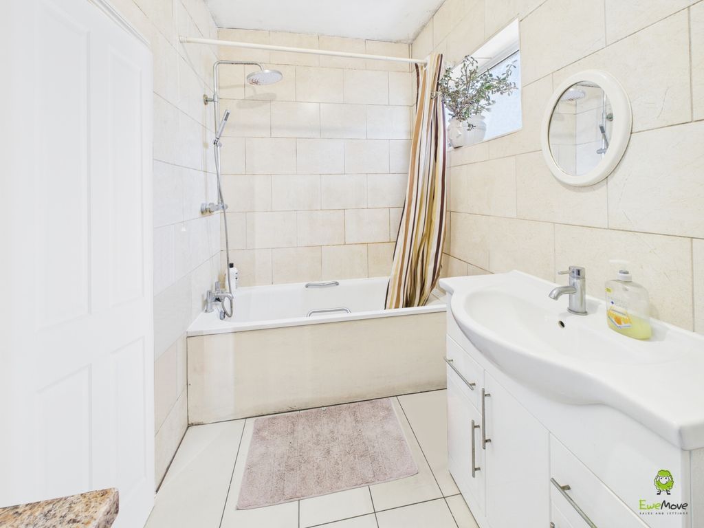 Property photo 3 of 8 Presented By Robert At Ewemove Bexleyheath And Dar