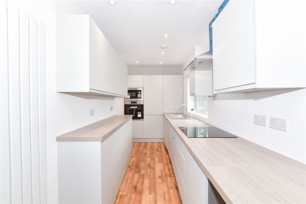 Property photo 2 of 10 Kitchen