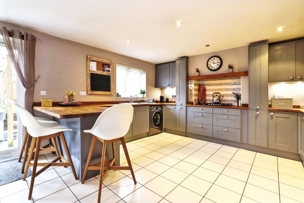 Property photo 3 of 32 Kitchen