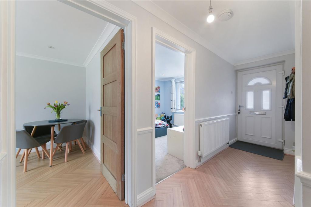 Property photo 2 of 15 Lyme Regis Road,5 -12.Jpg