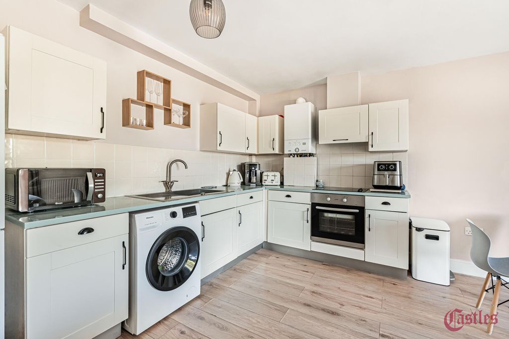 Property photo 2 of 18 Kitchen