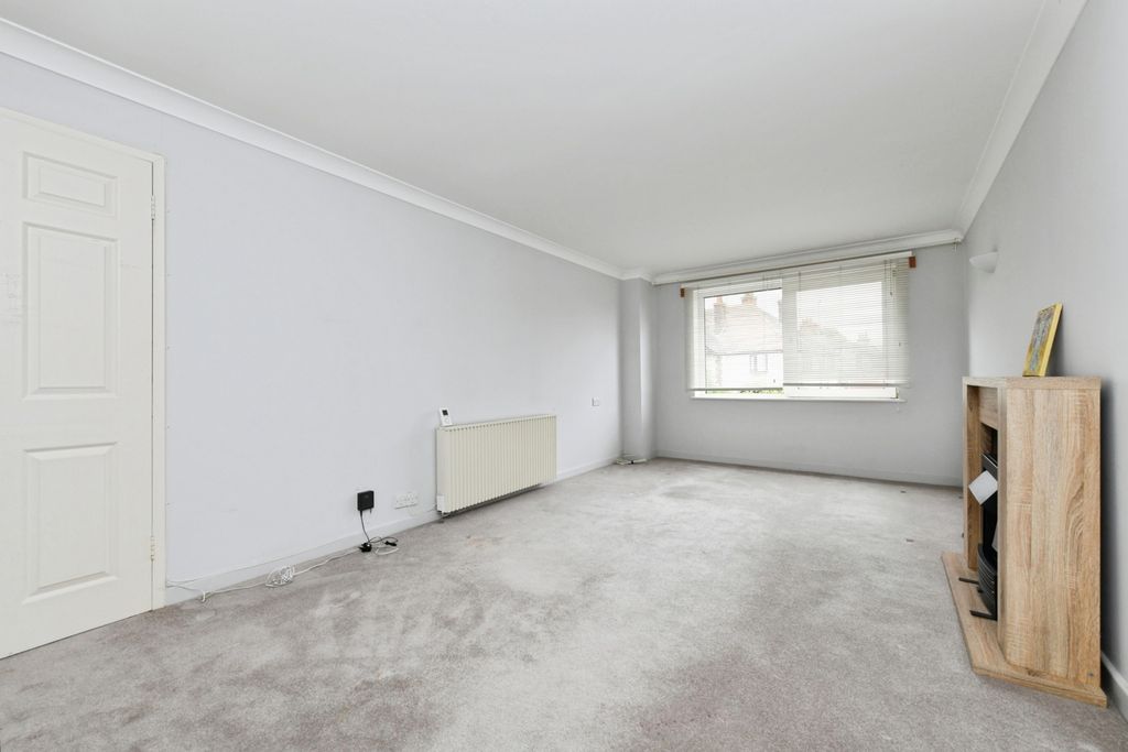 Property photo 2 of 20 Living Room