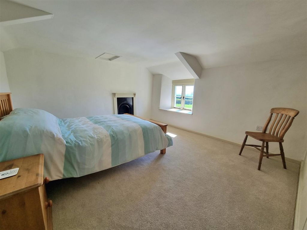 Property photo 3 of 25 Bed 1.Jpg