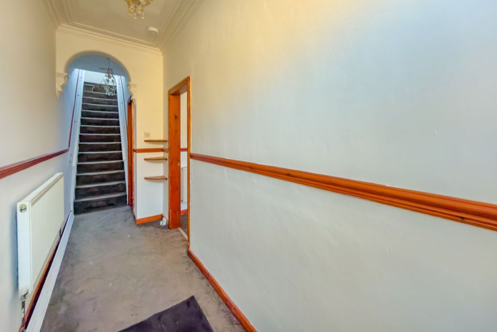 Property photo 2 of 28