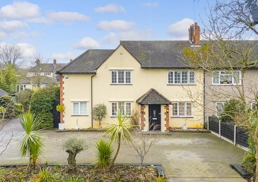 Property photo 1 of 18 Red Oaks Front.Jpg