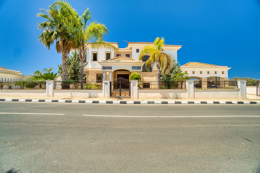 Property photo 1 of 124
