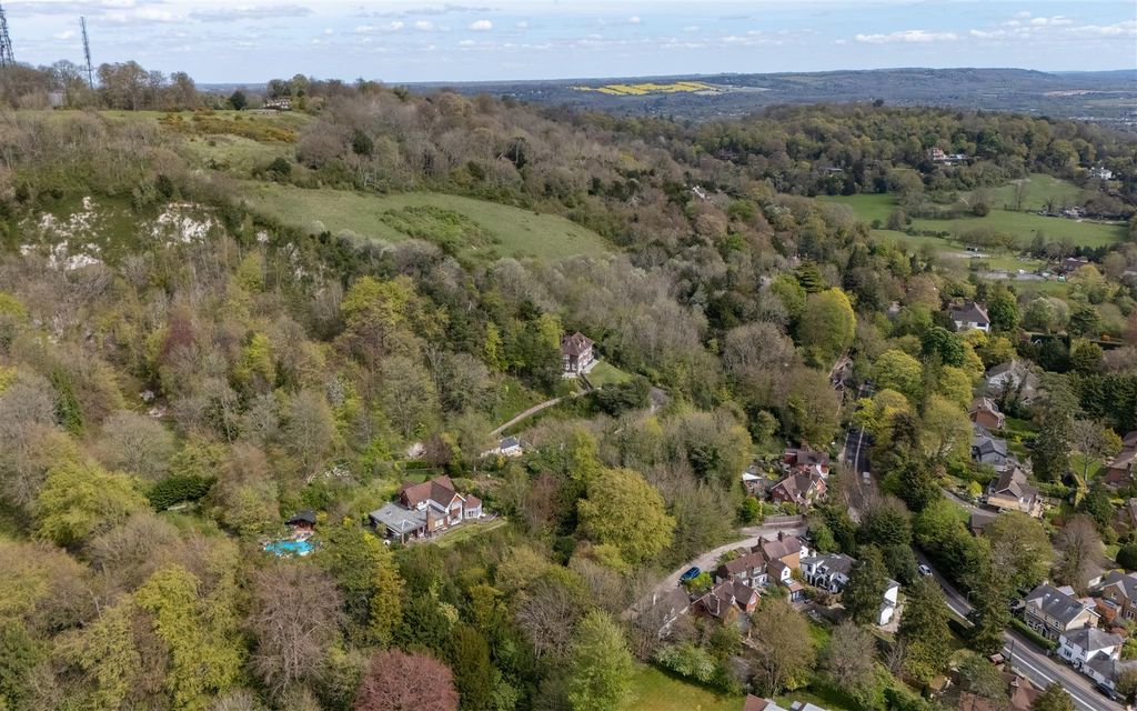 Property photo 3 of 9