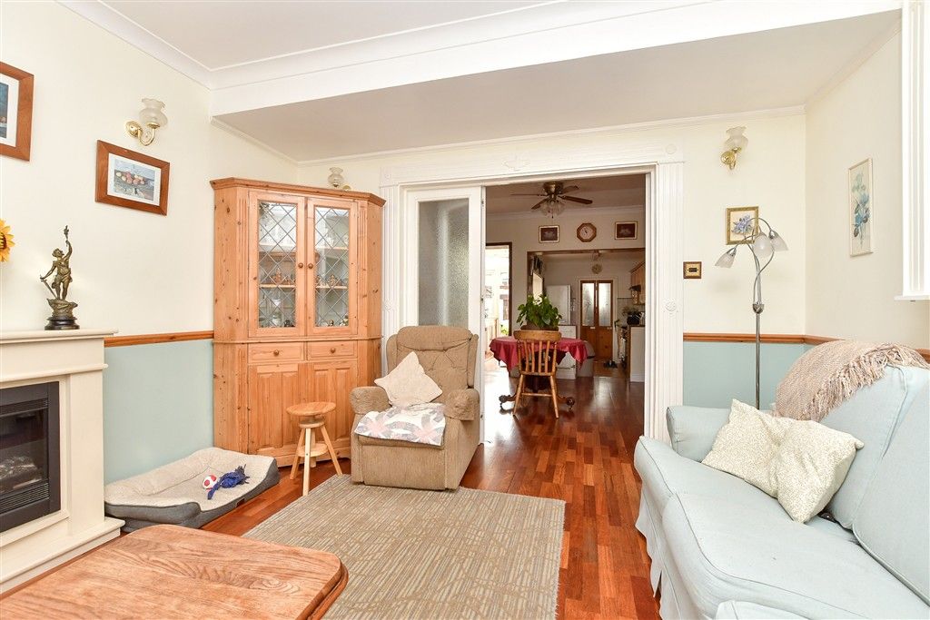 Property photo 3 of 10 Lounge