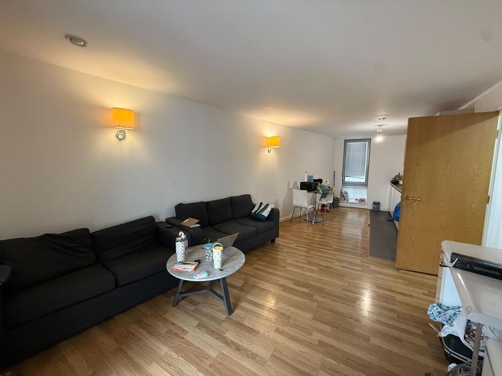 Property photo 1 of 8 Living Room