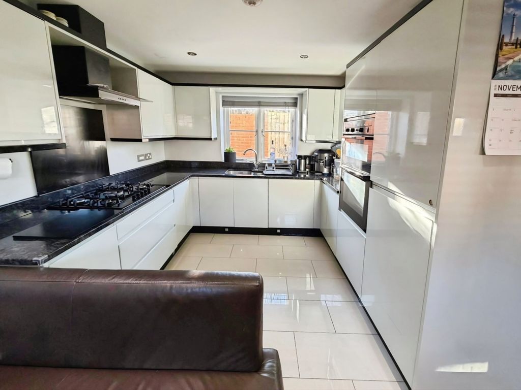 Property photo 3 of 12 Pbox-Img.Jpeg