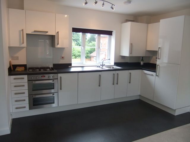 Property photo 1 of 8 Kitchen