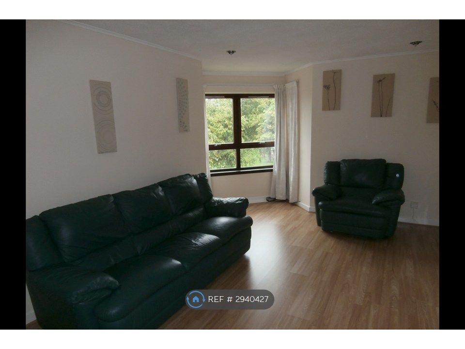 Property photo 3 of 8 Lounge