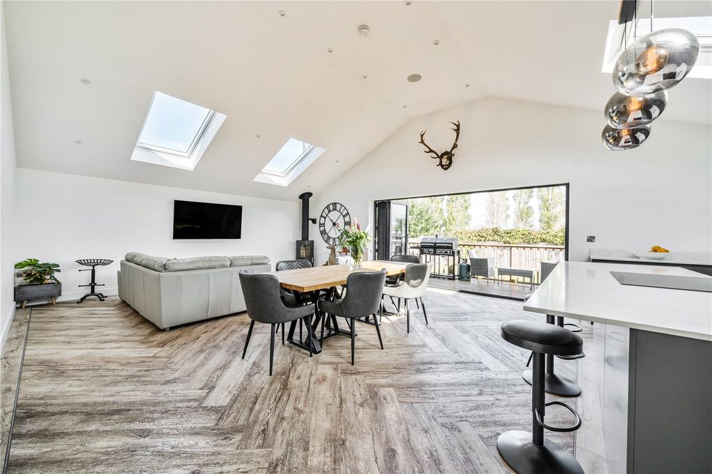 Property photo 2 of 24 Picture No. 21