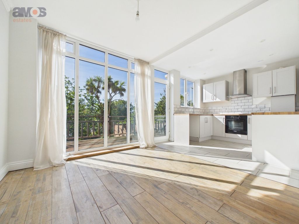 Property photo 3 of 25 5533557