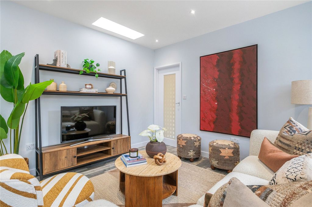 Property photo 2 of 19 Reception/Kitchen