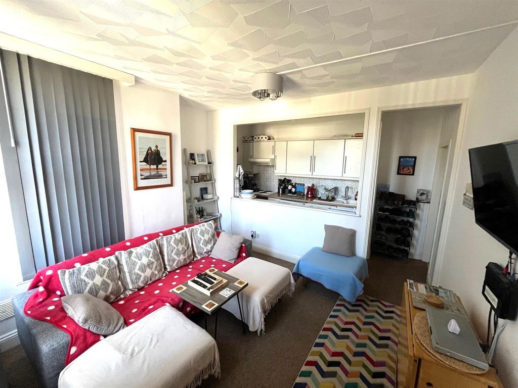 Property photo 3 of 11 4208 Lounge.Jpg