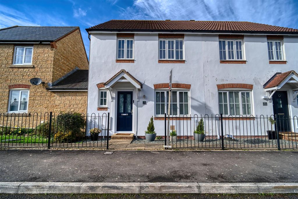 Property photo 1 of 8 Front