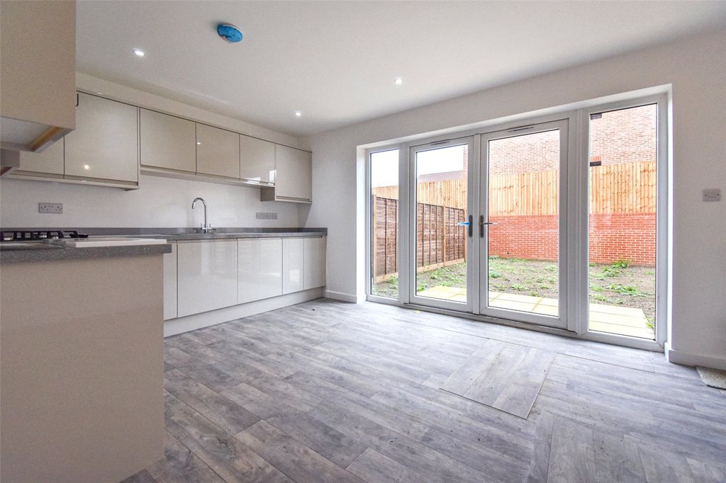 Property photo 2 of 17 Picture No. 21