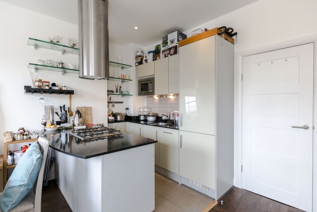 Property photo 3 of 6 Kitchen