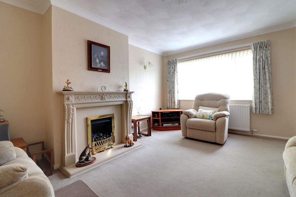 Property photo 3 of 15 Living Room