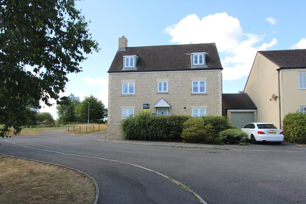 Property photo 1 of 28