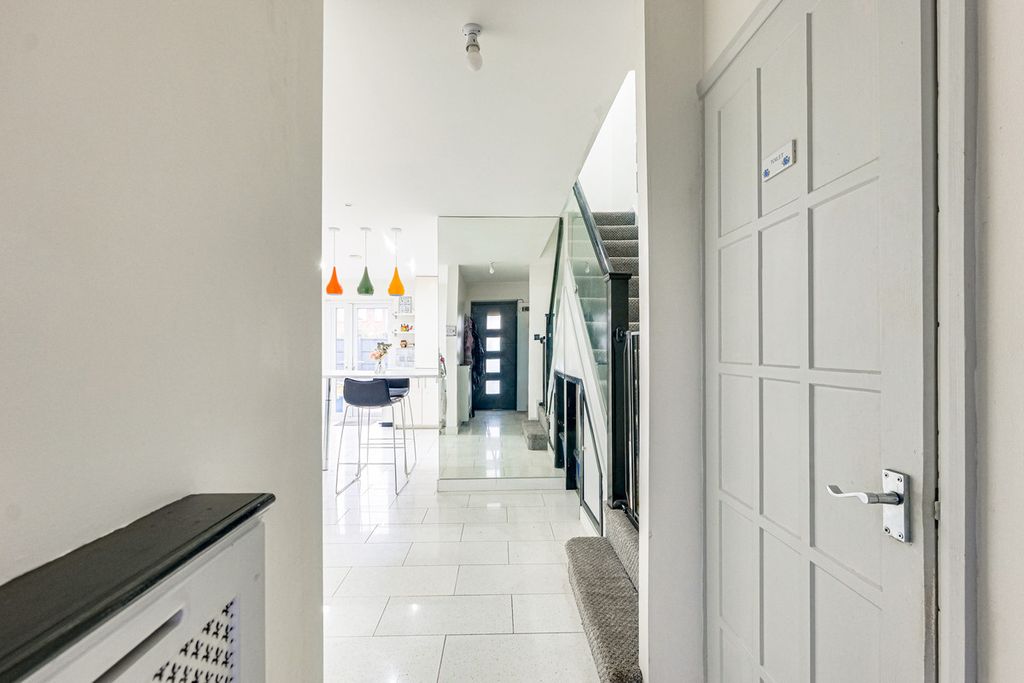 Property photo 2 of 29