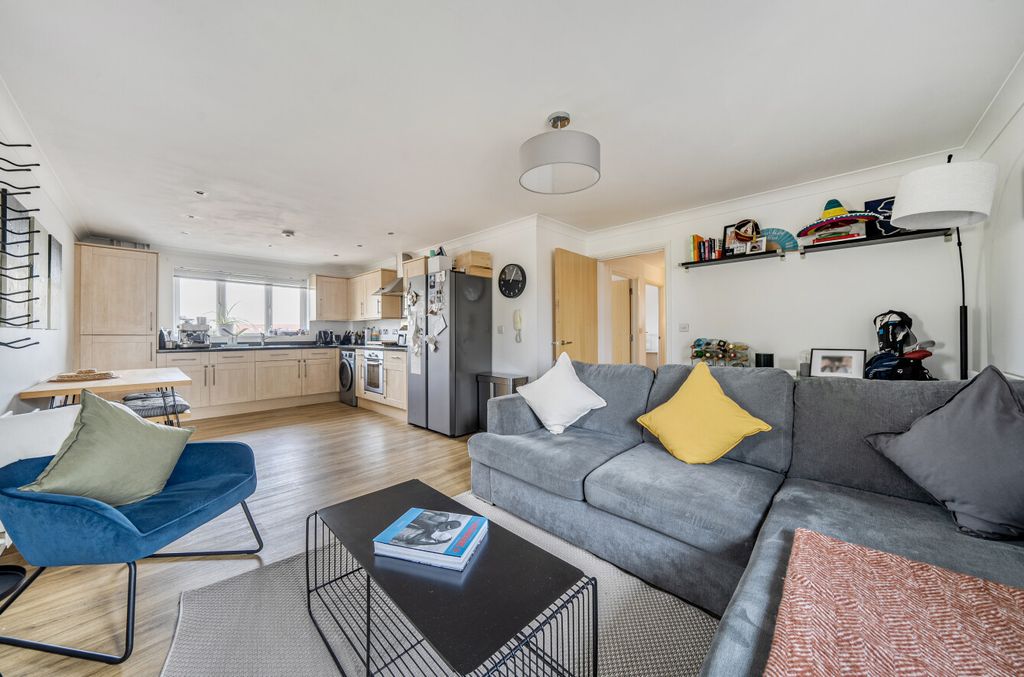 Property photo 2 of 11 Lounge2