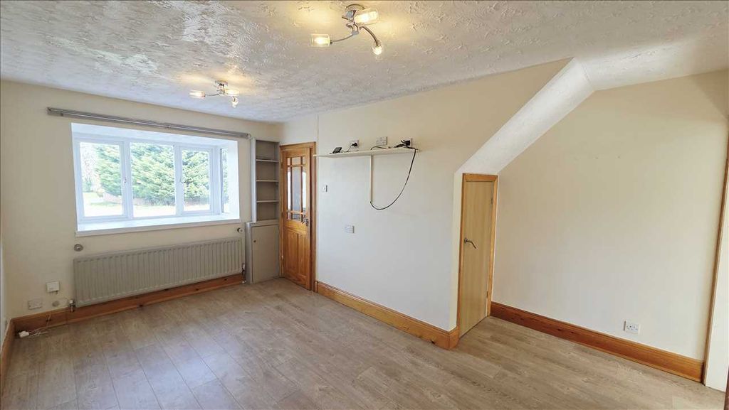 Property photo 3 of 13 Lounge