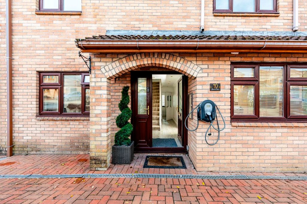 Property photo 3 of 47