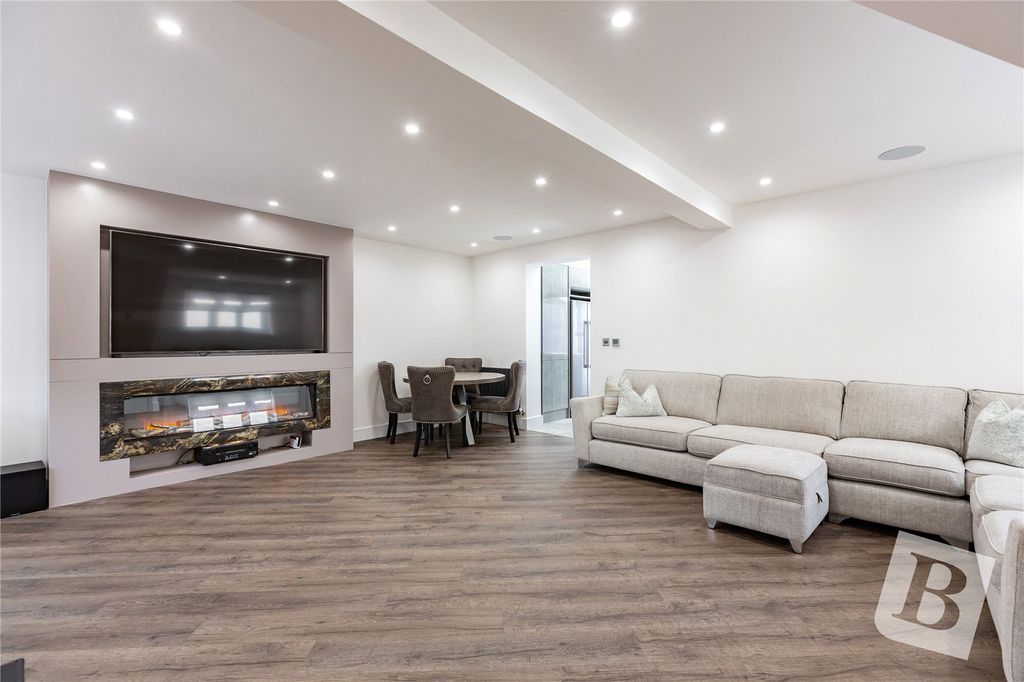 Property photo 1 of 15 Lounge/Diner