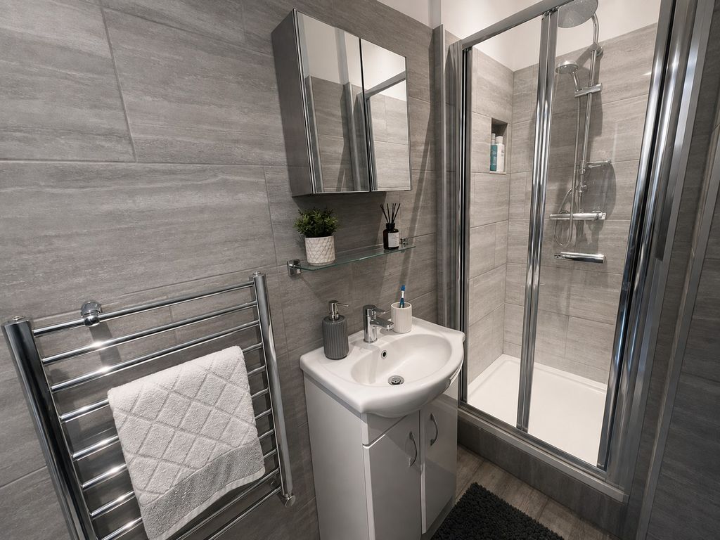 Property photo 3 of 7 Bathroom