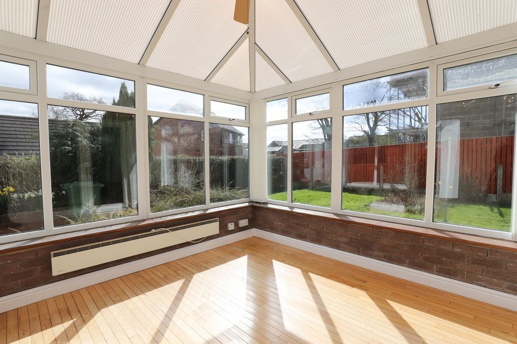 Property photo 3 of 19 Conservatory