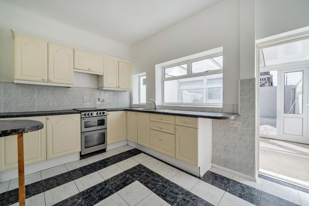 Property photo 2 of 15 1450015-15-69E8d5Fdbef57.Jpg