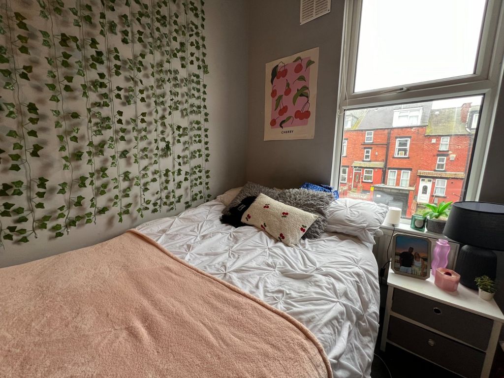 Property photo 1 of 6 Picture No. 05