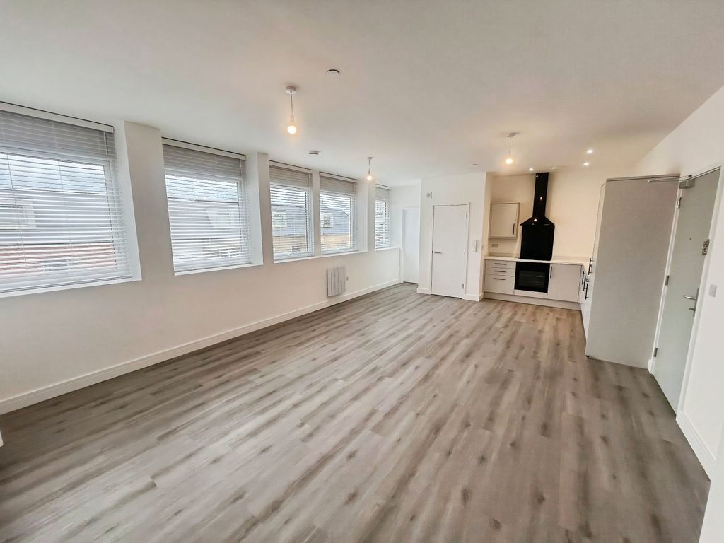 Property photo 3 of 19 Living Room