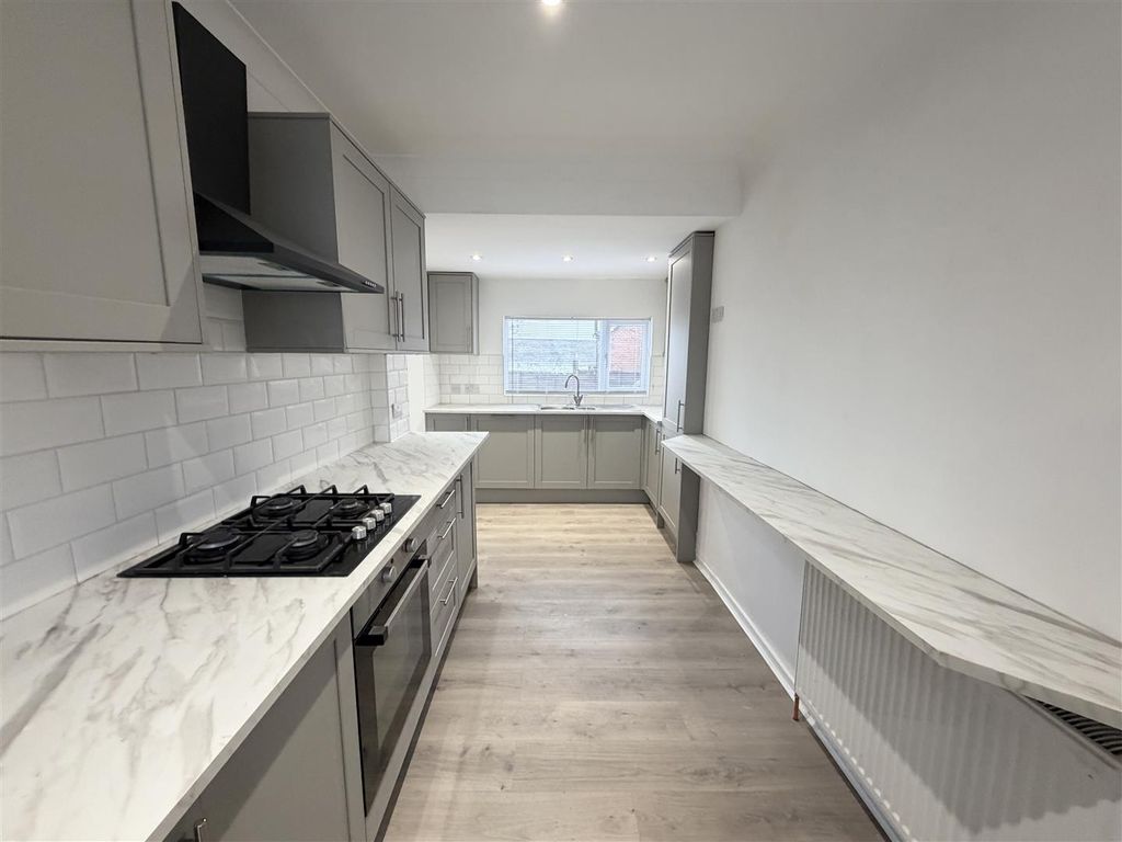 Property photo 3 of 10 Breakfasting Kitchen