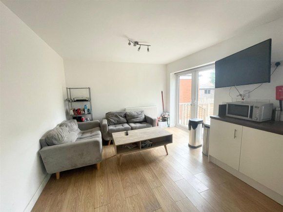 Property photo 1 of 12 9365173.Jpg