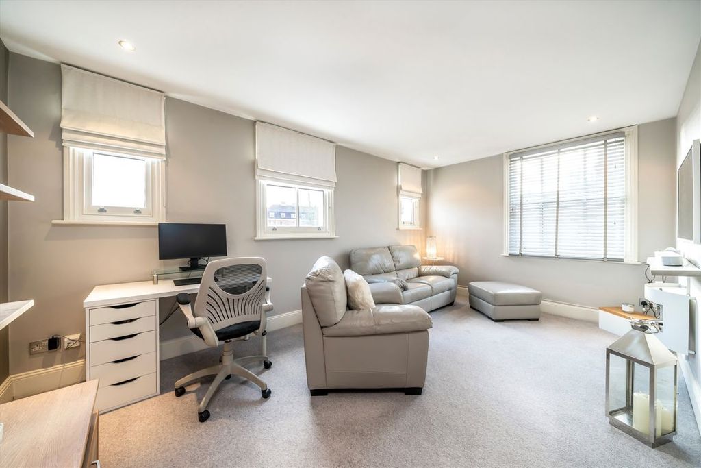 Property photo 2 of 7