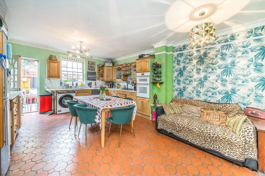 Property photo 2 of 11