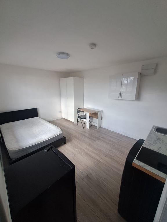 Property photo 1 of 8 Cover