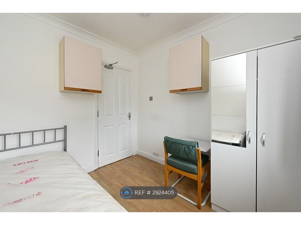 Property photo 1 of 10 Single Bedroom