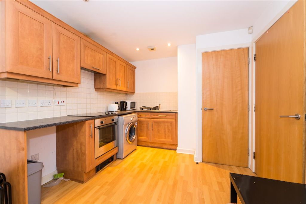 Property photo 3 of 8 Kitchen