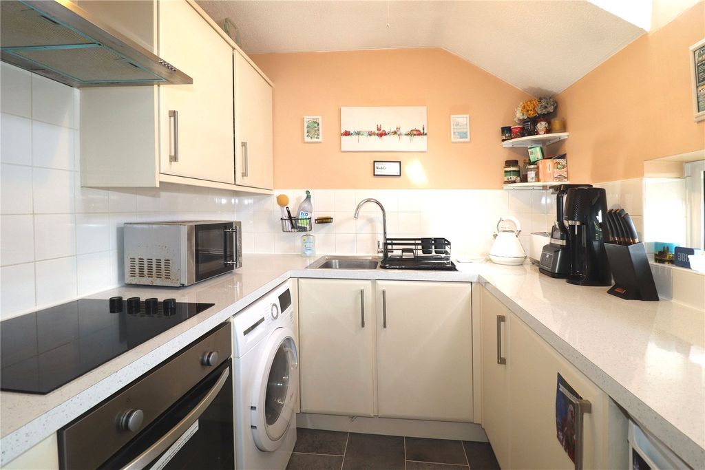 Property photo 2 of 10 Picture No. 18