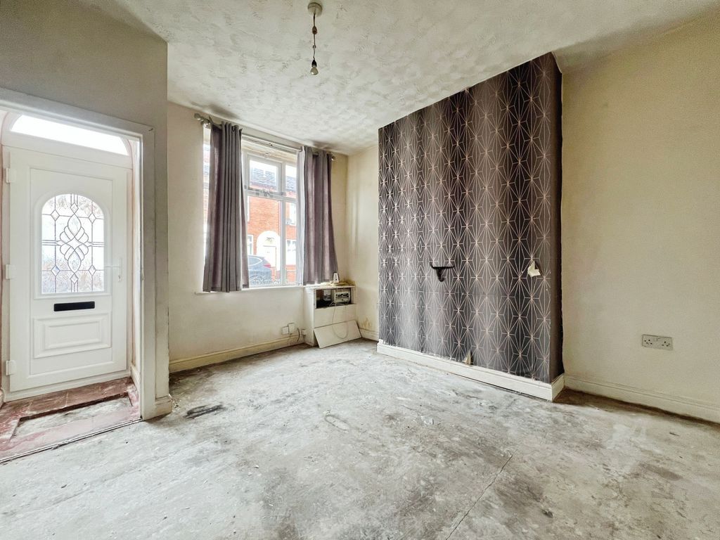 Property photo 2 of 8 Lounge