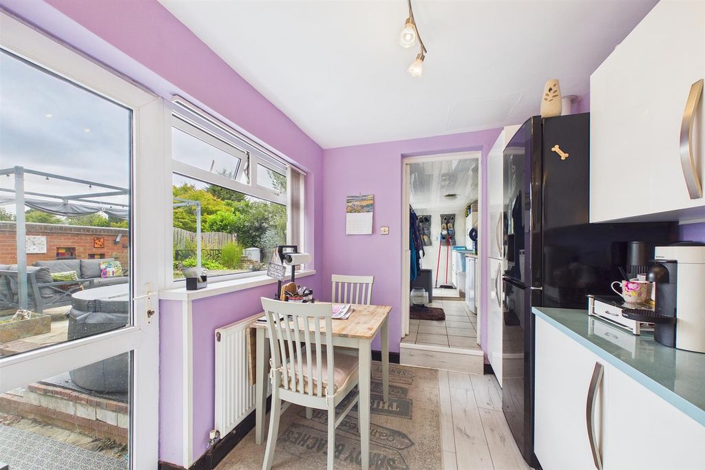 Property photo 3 of 16 Cam03736G0-Pr0311-Still007.Jpg